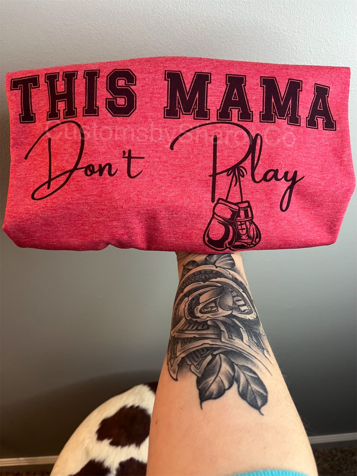 This mama dont play tee