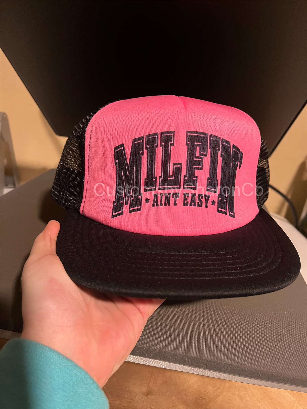 Milfin aint easy hat